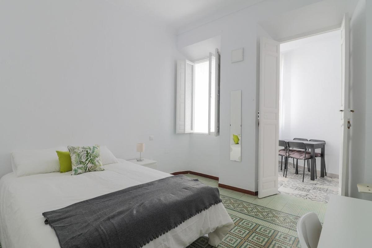 C11 - Cosy 7 Bedrooms In Plaza Merced Malaga Ngoại thất bức ảnh